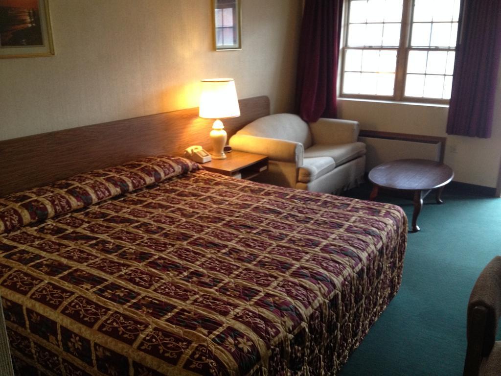 Parkway Inn Vestal Екстер'єр фото